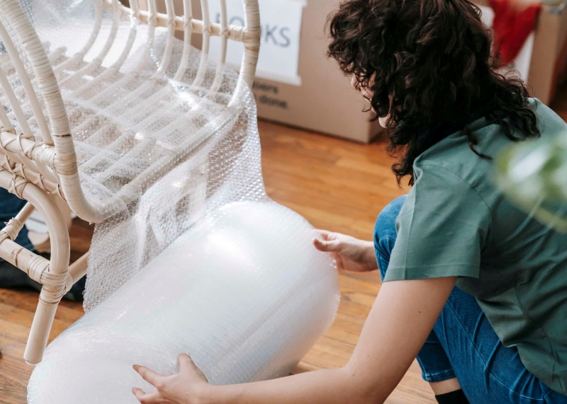 choosing the best width of packing cling wrap for moving